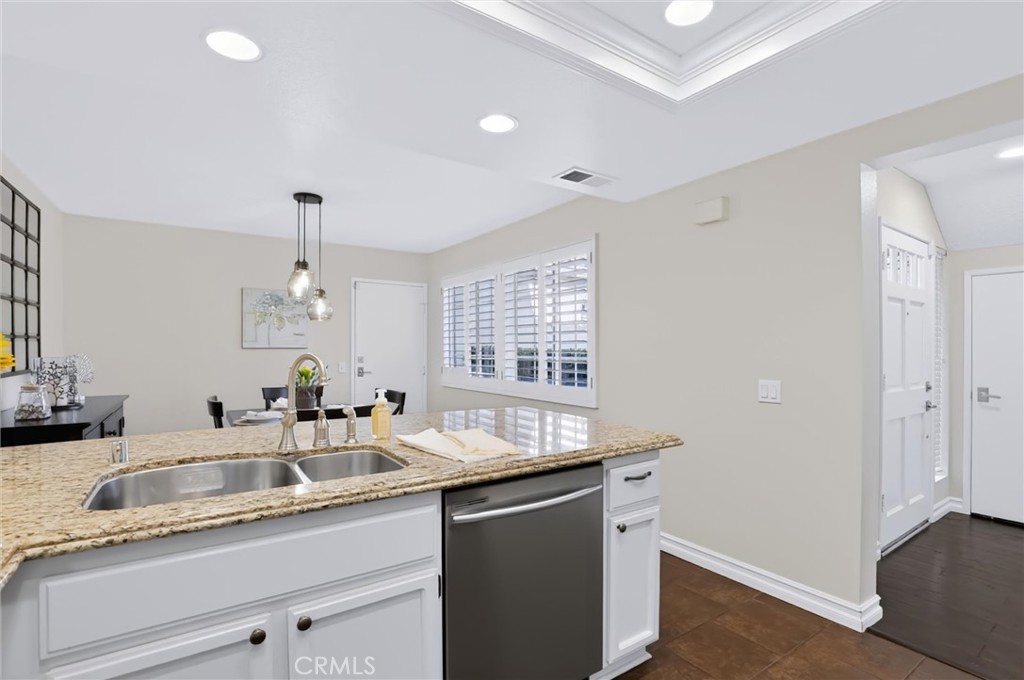 Recessed lighting - 27938 Carrington, Mission Viejo CA 92692 - photo 8