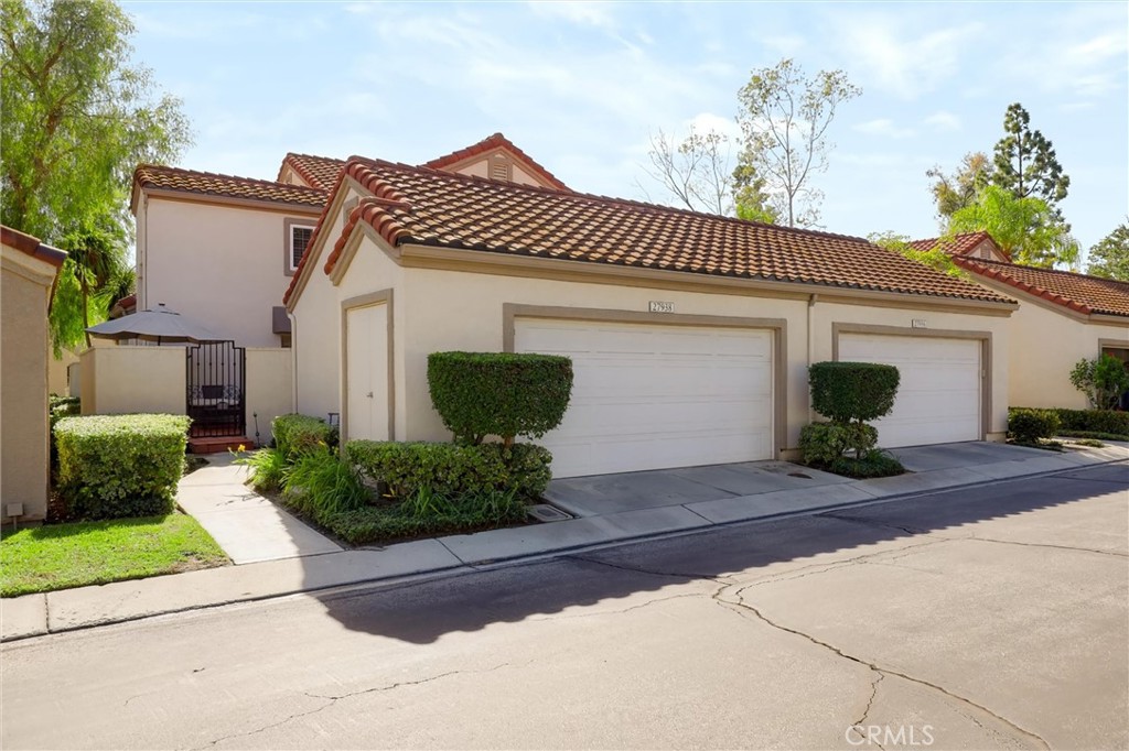 Gated entry - 27938 Carrington, Mission Viejo CA 92692 - photo 26