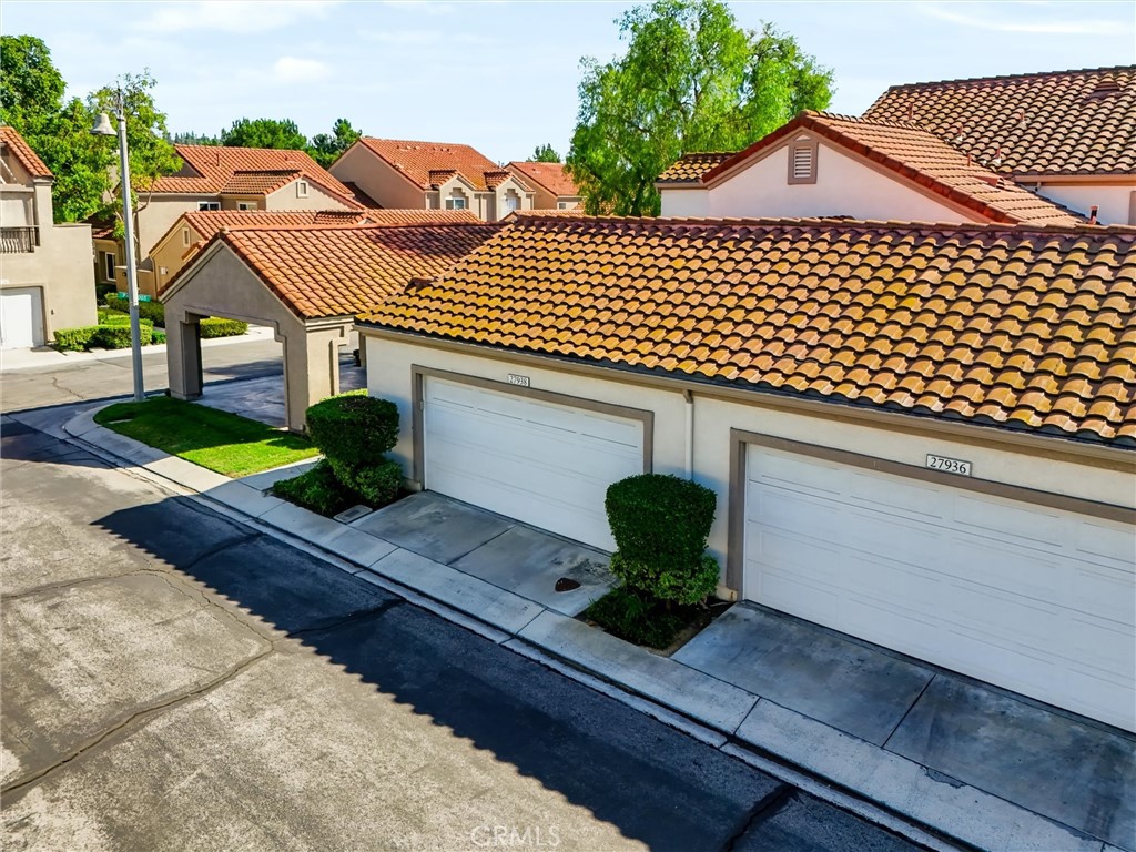 Two-car garage with direct access - 27938 Carrington, Mission Viejo CA 92692 - photo 27