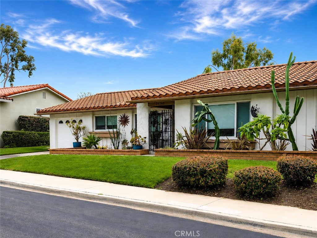 28052 Via Chocano, Mission Viejo CA 92692 - photo 1