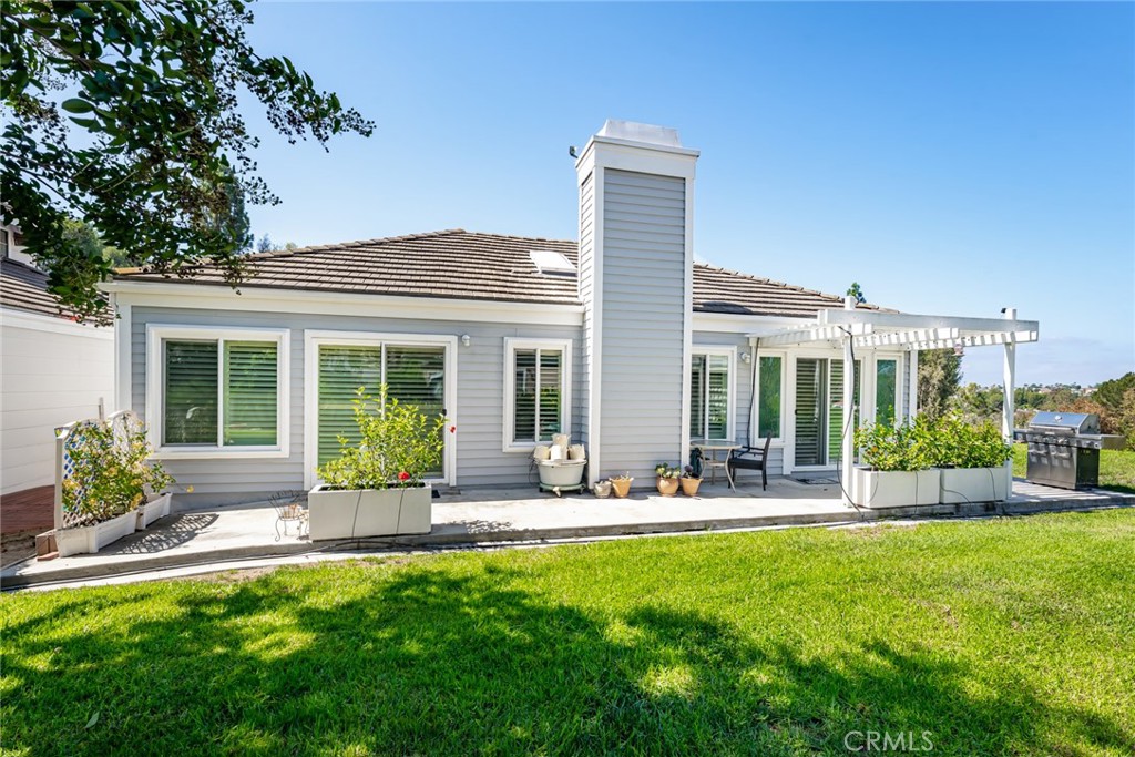 Greenbelt with patio, kitchen and Pimary access - 28149 Manchuca, Mission Viejo CA 92692 - photo 3