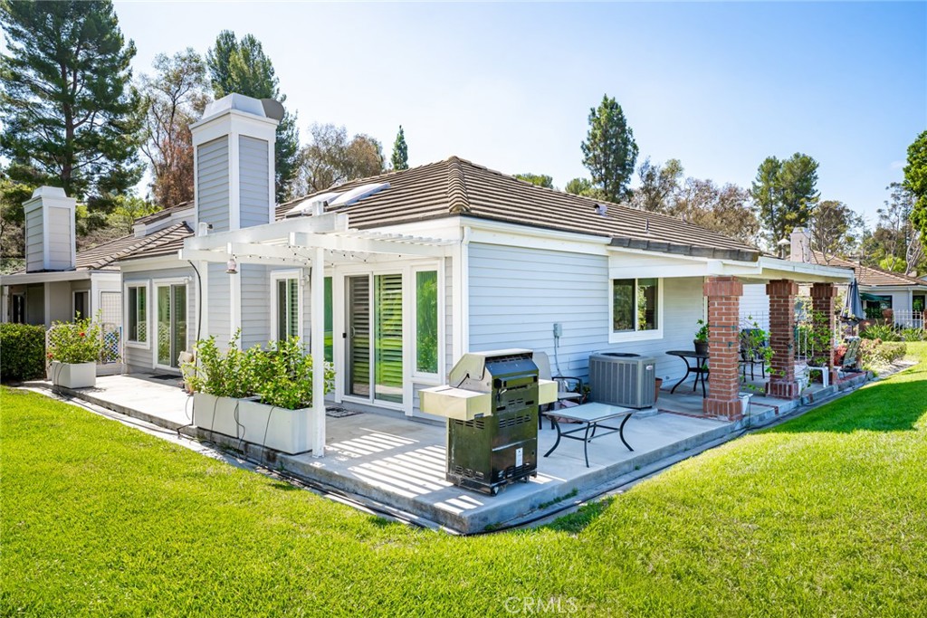 Check out the double patio and greenbelt - 28149 Manchuca, Mission Viejo CA 92692 - photo 4