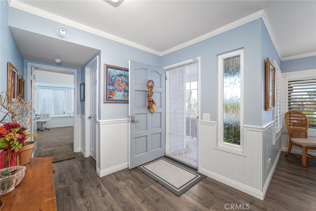 Large entry to open living room - 28149 Manchuca, Mission Viejo CA 92692 - photo 10
