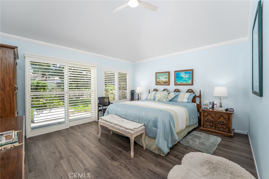 Large Primary with room for a kingsize bed - 28149 Manchuca, Mission Viejo CA 92692 - photo 20