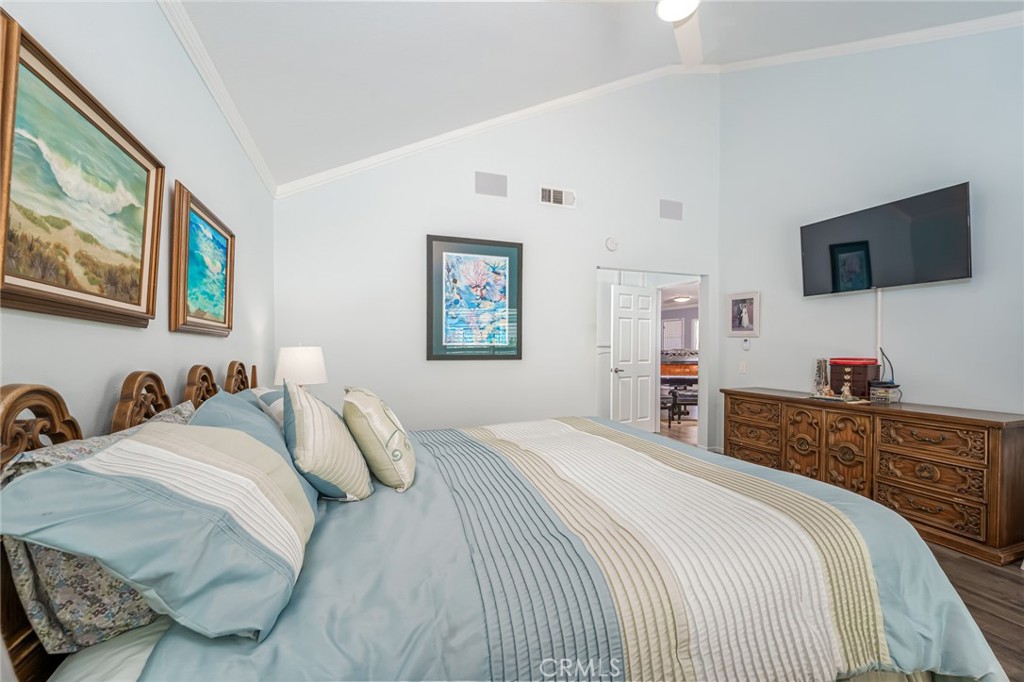 Primary high ceilings with en suite - 28149 Manchuca, Mission Viejo CA 92692 - photo 21