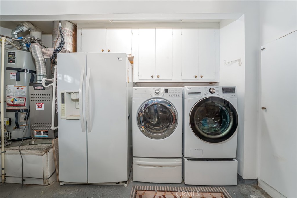 Plenty of room for laundry & Fridge & stand alone Freezer - 28149 Manchuca, Mission Viejo CA 92692 - photo 28