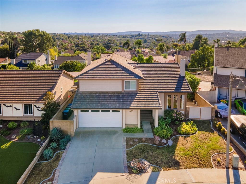28152 Amable with sweeping driveway and views - 28152 Amable, Mission Viejo CA 92692 - photo 2
