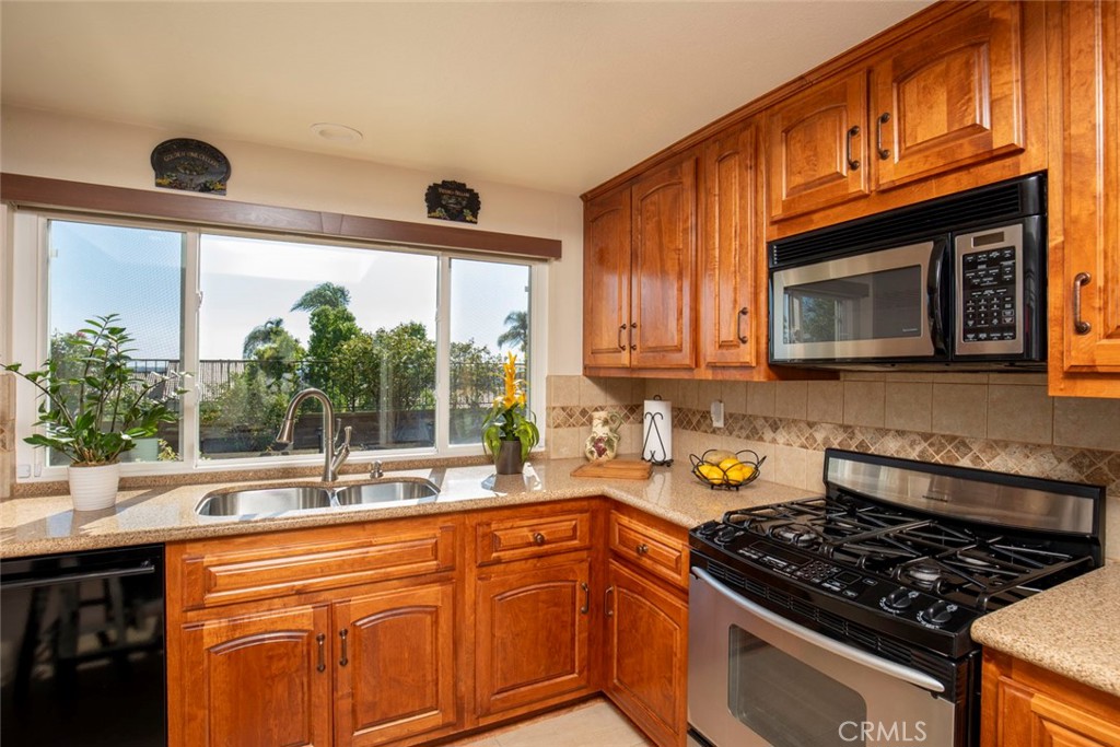 Solid wood doors - 28152 Amable, Mission Viejo CA 92692 - photo 14