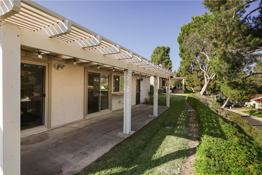 28152 Via Bonalde, Mission Viejo CA 92692 - photo 23