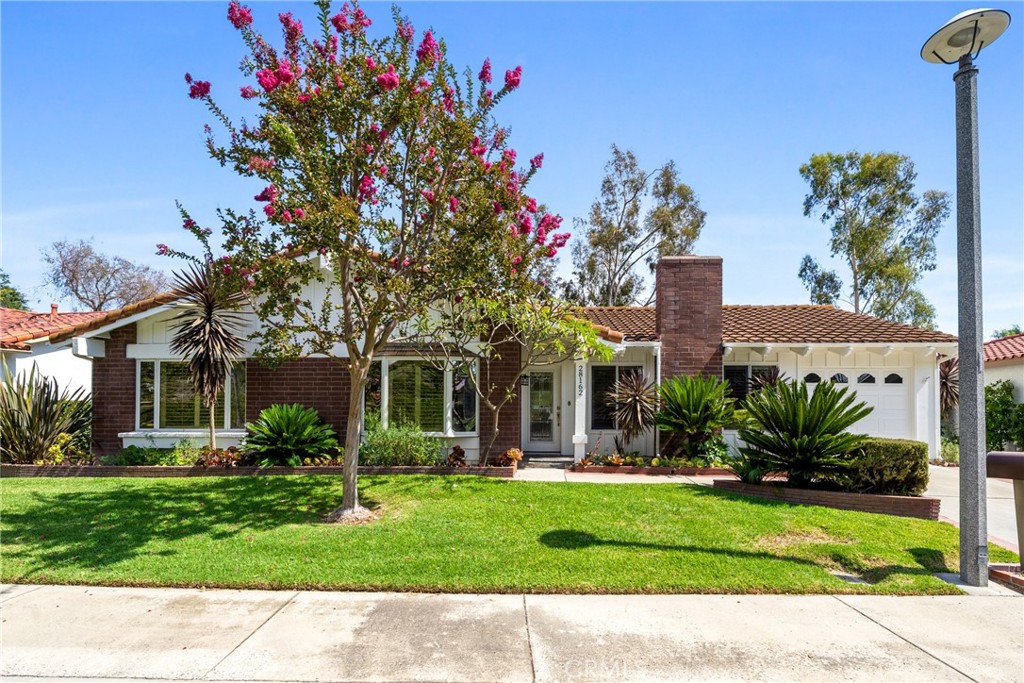 Come on in! We know you're going to like what you see! - 28162 Via Cernuda, Mission Viejo CA 92692 - photo 1