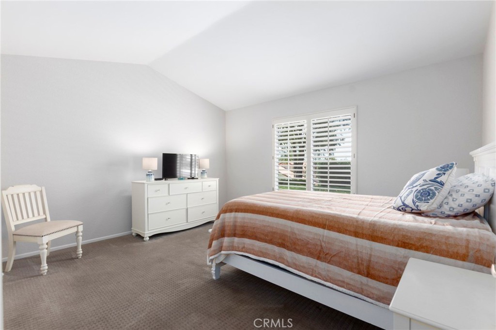 ensuite main bedroom with walk in closet - 28302 Borgona, Mission Viejo CA 92692 - photo 8