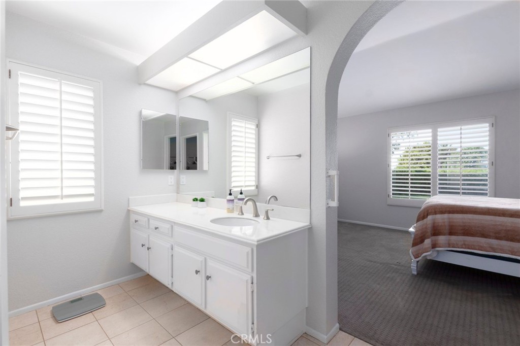 large ensuite bathroom - 28302 Borgona, Mission Viejo CA 92692 - photo 10