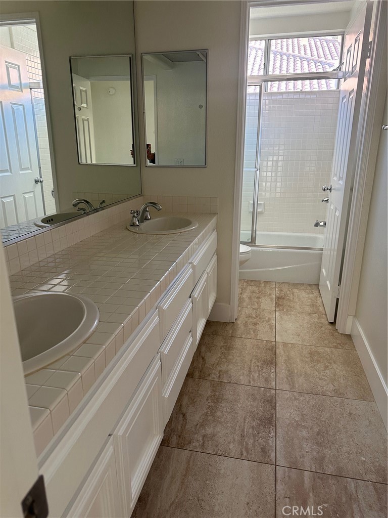 Upastiars hall bathroom for Secondary Bedrooms # 1 and #2 - 28451 Fieldbrook, Mission Viejo CA 92692 - photo 27