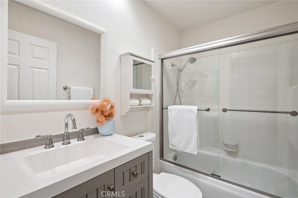 Secondary Bathroom upgraded - 28802 Tomelloso, Mission Viejo CA 92692 - photo 21