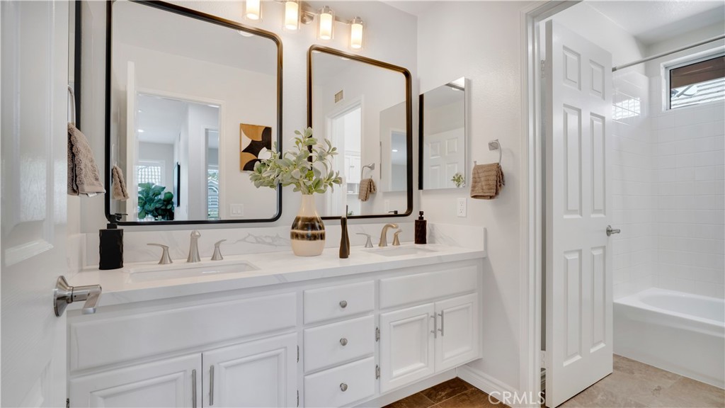 Upstair bathroom - 43 Cantata, Mission Viejo CA 92692 - photo 27