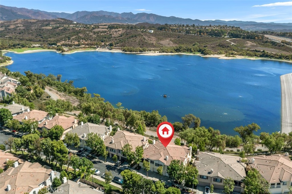 Beautiful position with views of the water from kitchen, living room and master suite - 62 Sienna Ridge, Mission Viejo CA 92692 - photo 1