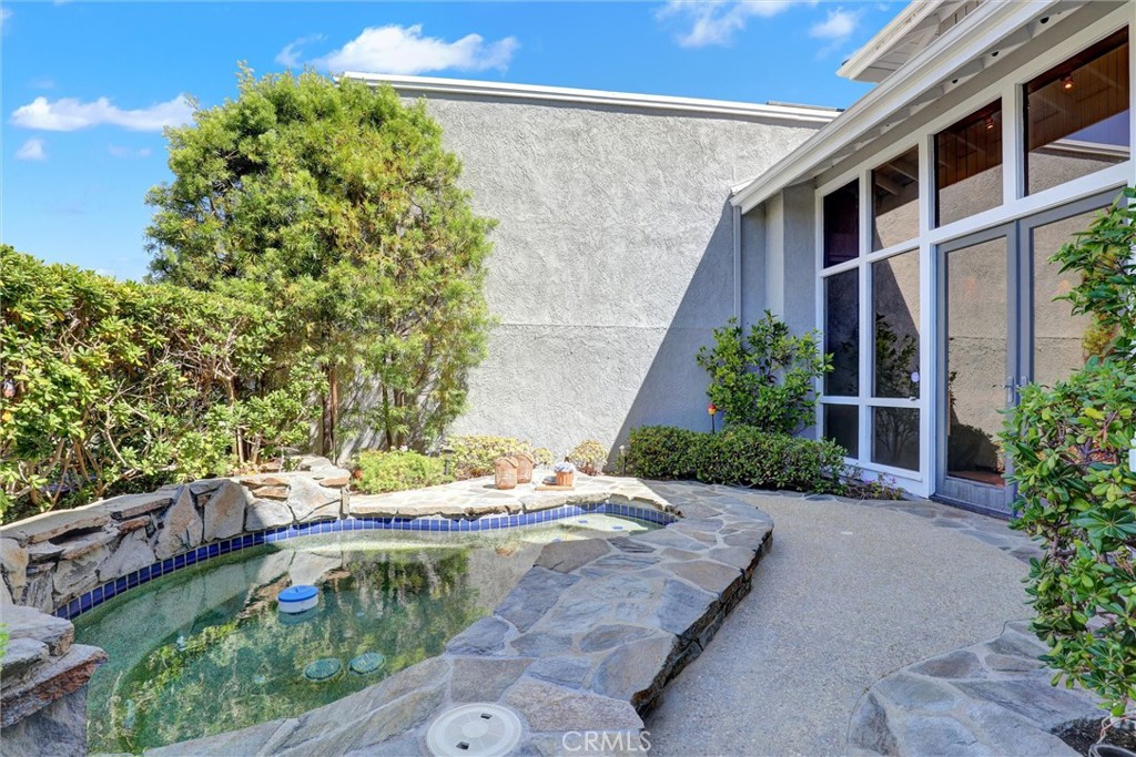 Patio off the living room - 1 Saint Tropez, Newport Beach CA 92660 - photo 15