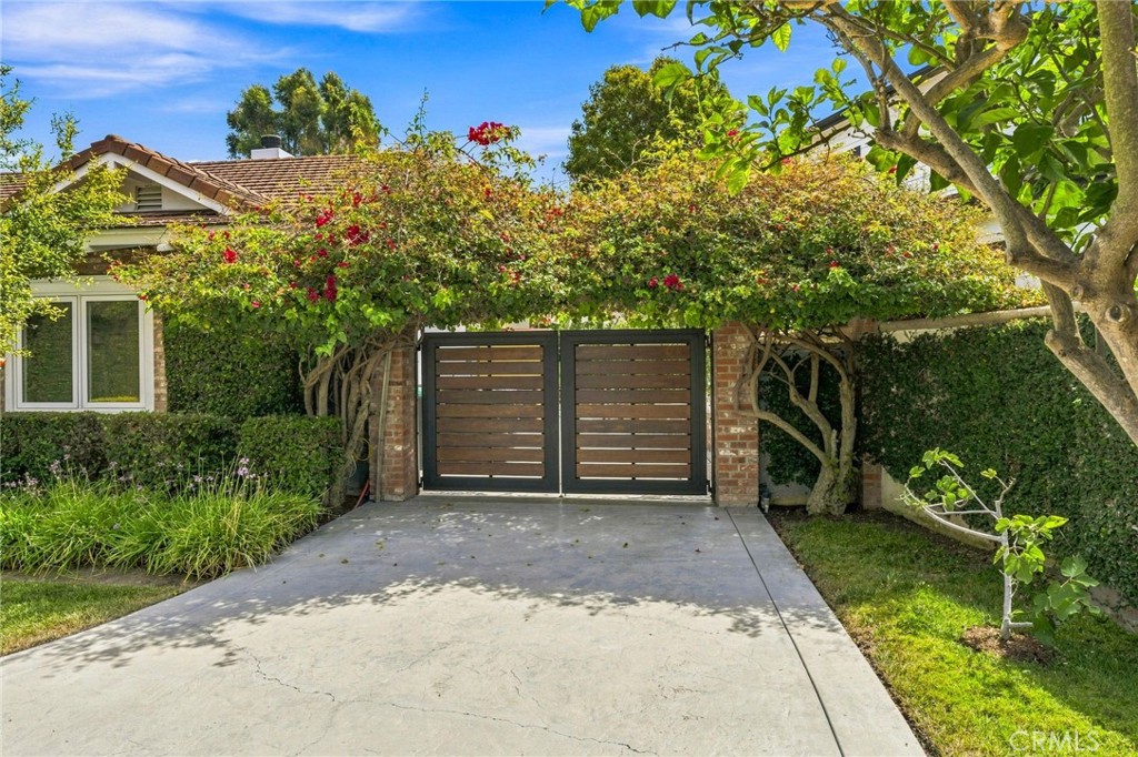 1000 Dover Drive, Newport Beach CA 92660 - photo 5