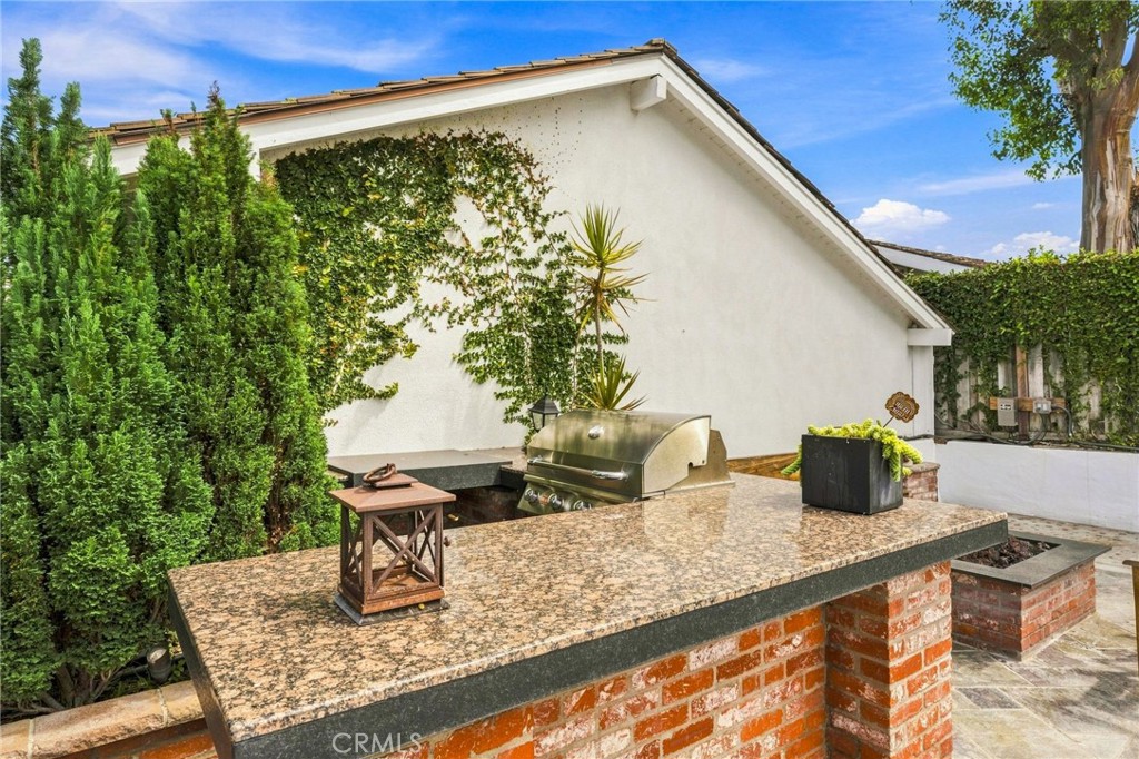 1000 Dover Drive, Newport Beach CA 92660 - photo 50
