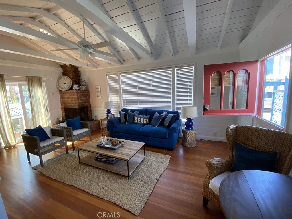Living room - 1007 Balboa Ave. Avenue, Newport Beach CA 92662 - photo 2