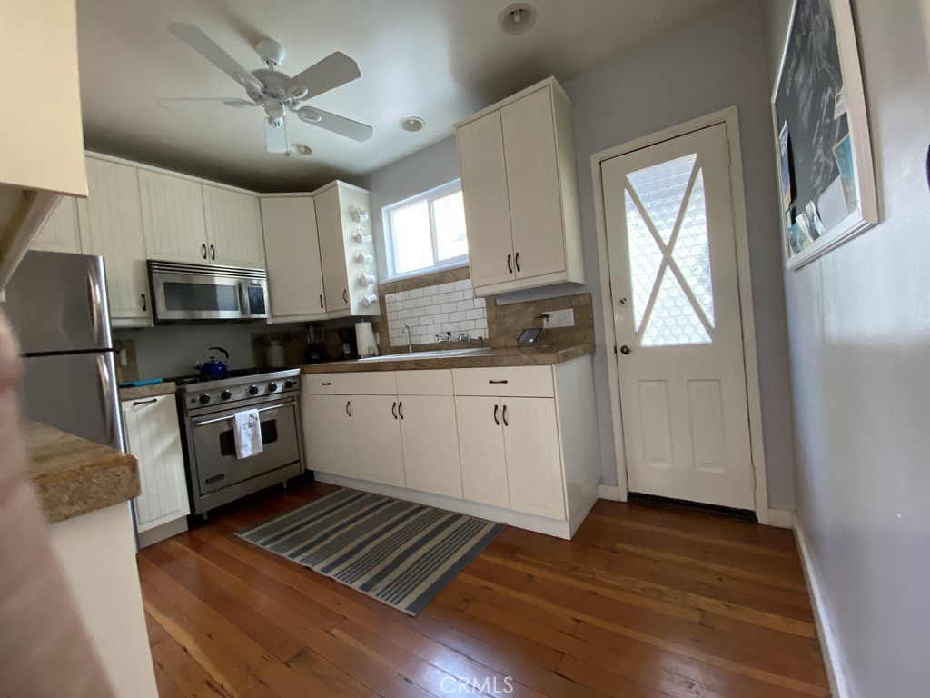 Kitchen - 1007 Balboa Ave. Avenue, Newport Beach CA 92662 - photo 4