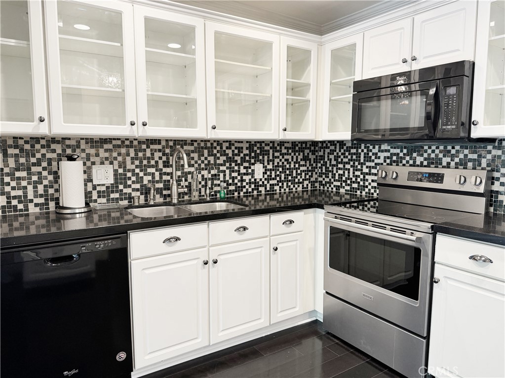 102 Sholtz Plaza 149, Newport Beach CA 92663 - photo 1