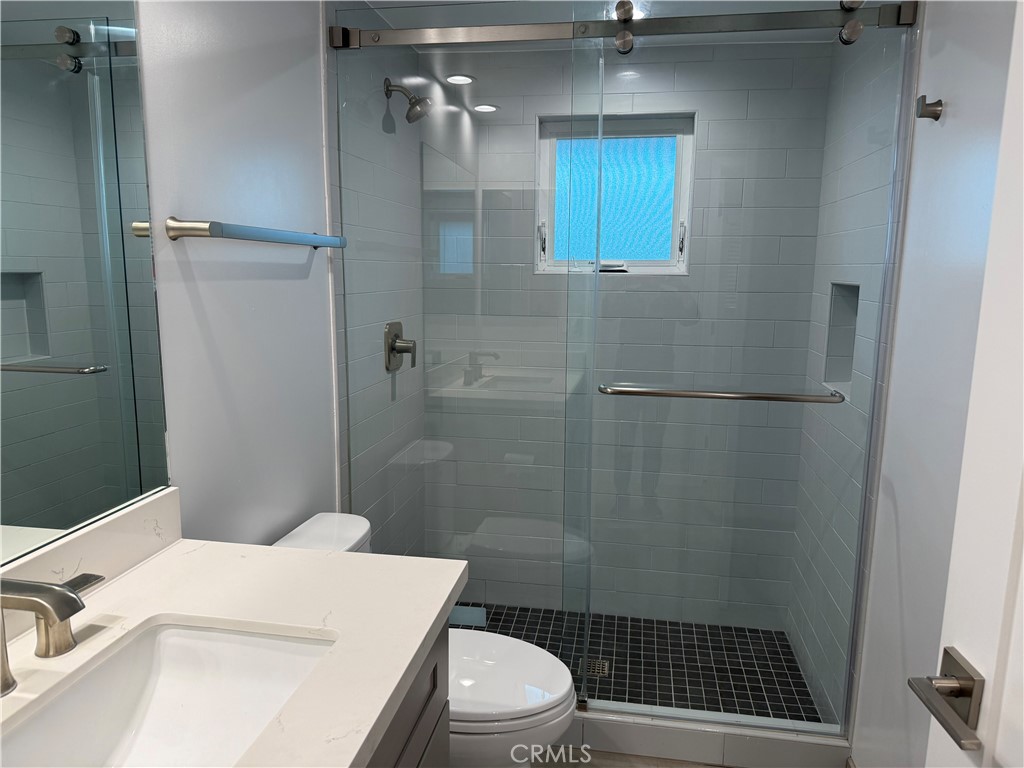 hall bath 2 - 102 Via Antibes, Newport Beach CA 92663 - photo 8
