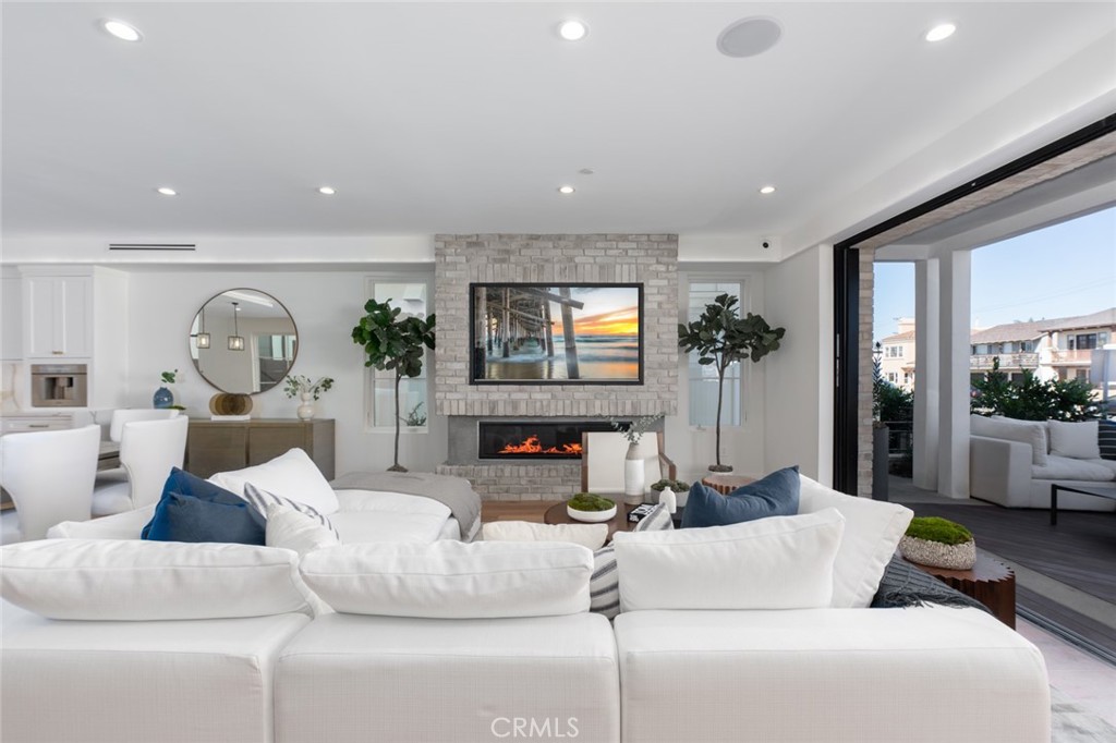 1025 W Balboa Boulevard, Newport Beach CA 92661 - photo 16