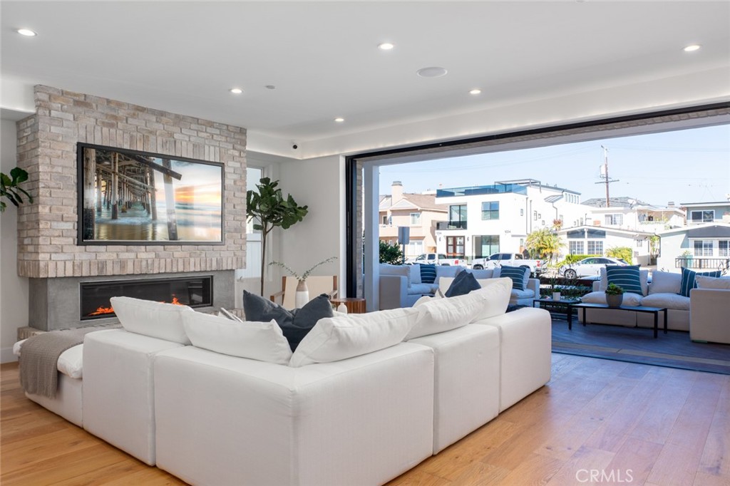 1025 W Balboa Boulevard, Newport Beach CA 92661 - photo 18