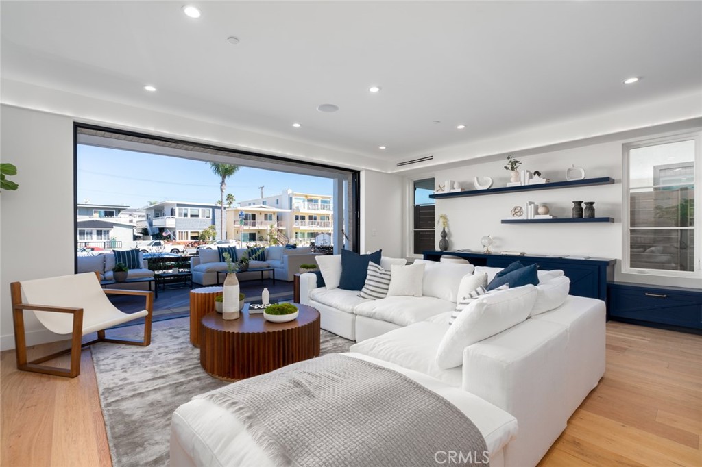 1025 W Balboa Boulevard, Newport Beach CA 92661 - photo 19