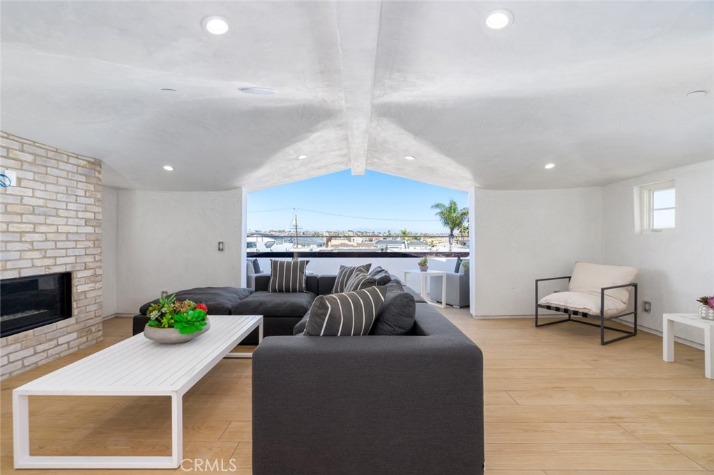 1025 W Balboa Boulevard, Newport Beach CA 92661 - photo 67