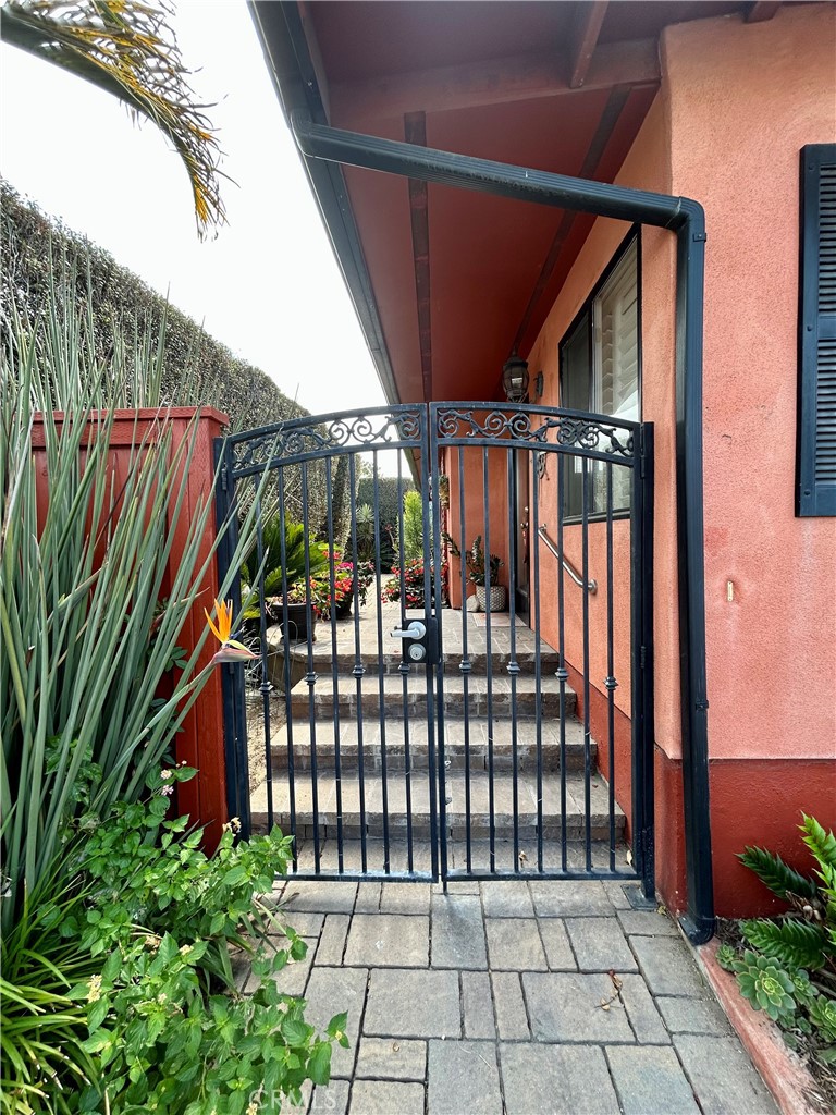 Entrance - 103 Yorktown, Newport Beach CA 92660 - photo 5