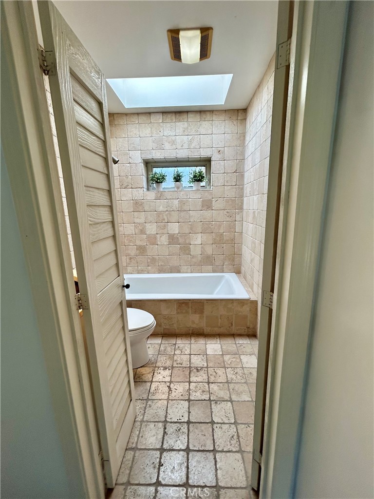 Guest Batroom - 103 Yorktown, Newport Beach CA 92660 - photo 30