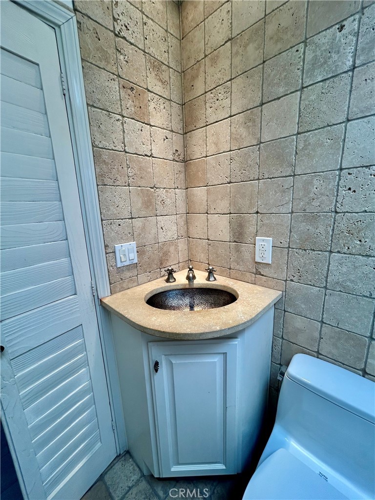 Guest Bathroom - 103 Yorktown, Newport Beach CA 92660 - photo 32