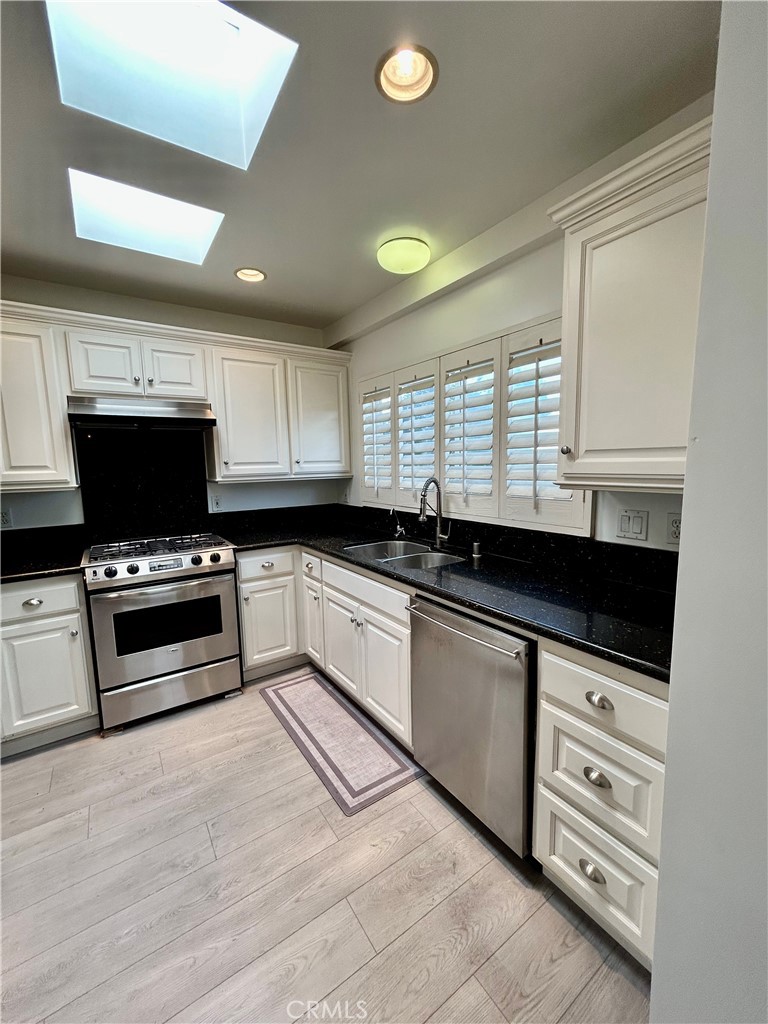 Kitchen - 103 Yorktown, Newport Beach CA 92660 - photo 36