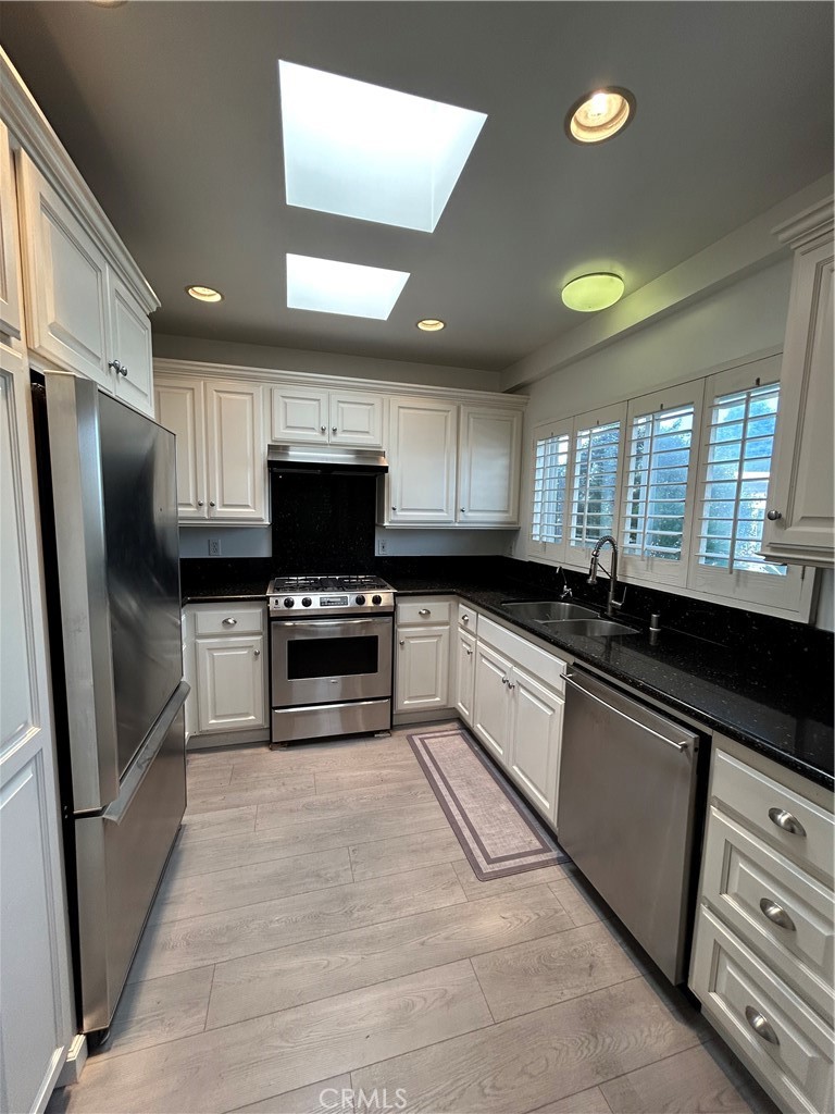 Kitchen - 103 Yorktown, Newport Beach CA 92660 - photo 37