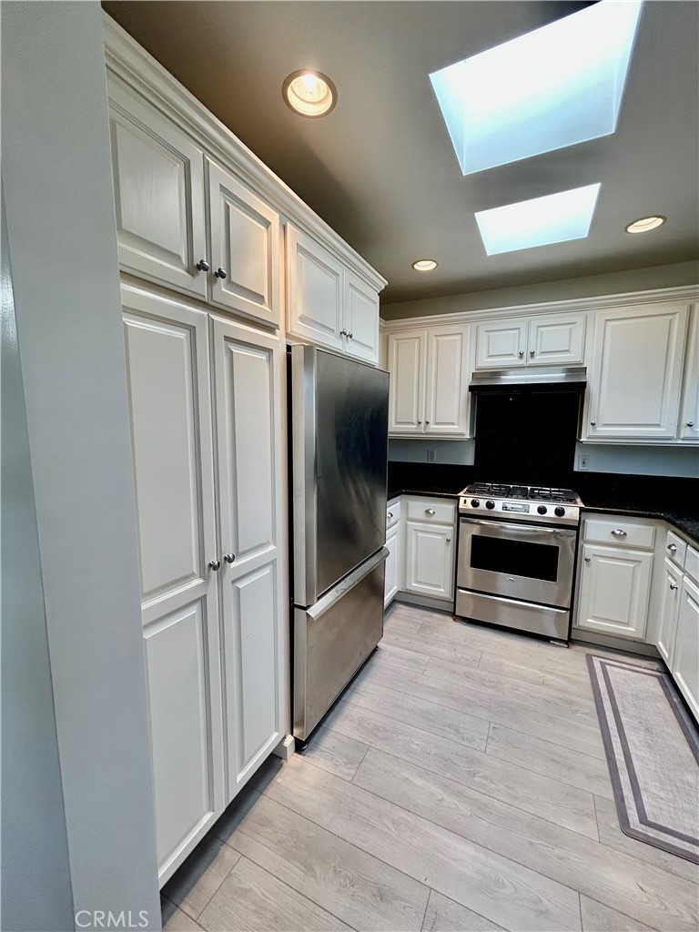 Kitchen - 103 Yorktown, Newport Beach CA 92660 - photo 38