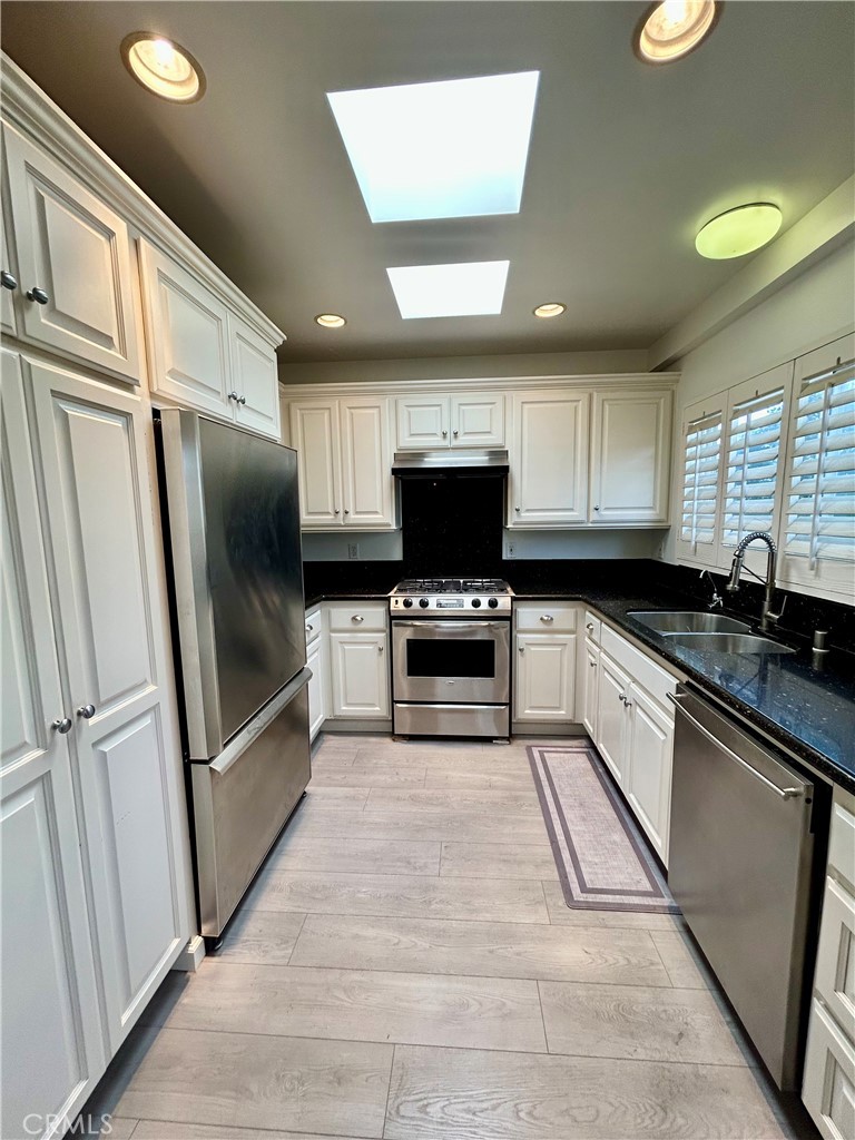 Kitchen - 103 Yorktown, Newport Beach CA 92660 - photo 39