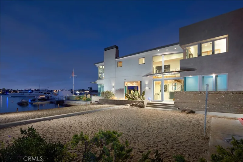 1042 W Bay Avenue, Newport Beach, CA 92661