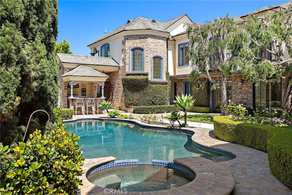Relaxing pool and spa - 108 Kings Place, Newport Beach CA 92663 - photo 6