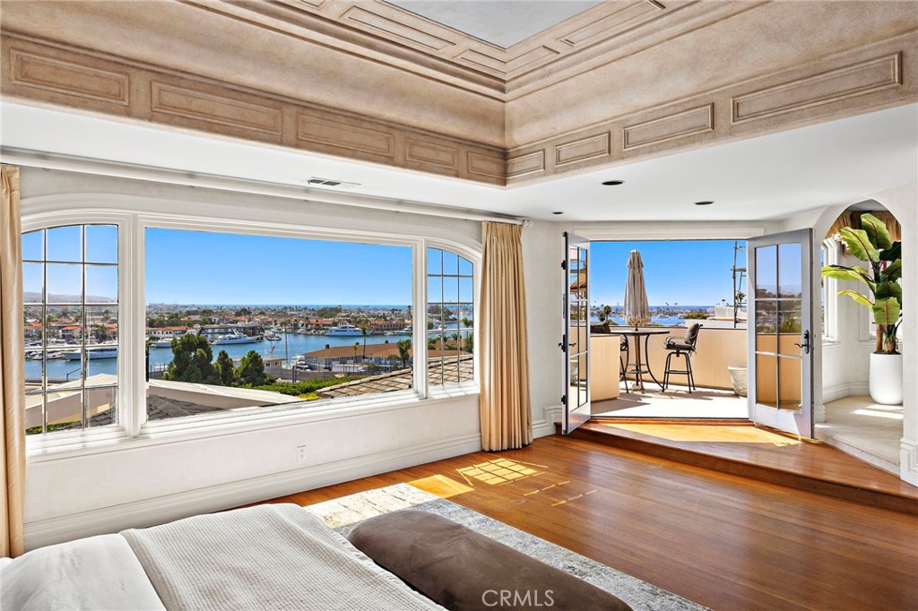 The primary bedroom suite has it's own balcony - 108 Kings Place, Newport Beach CA 92663 - photo 27