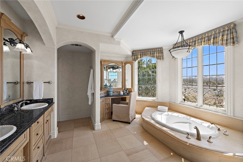 Main bathroom with a sunken tub - 108 Kings Place, Newport Beach CA 92663 - photo 32
