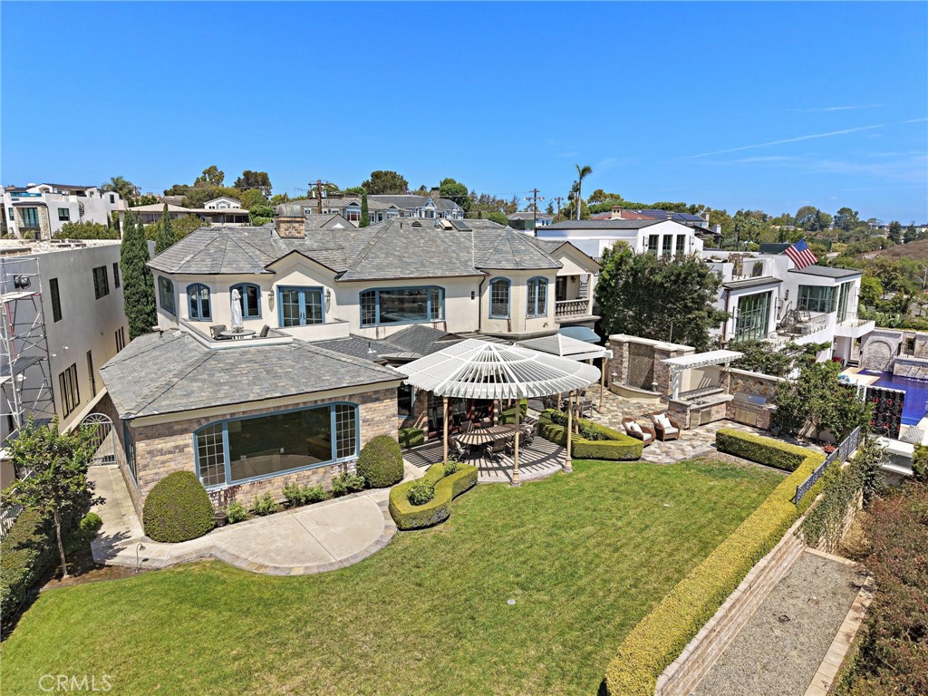 Large lawn in the back yard - 108 Kings Place, Newport Beach CA 92663 - photo 51