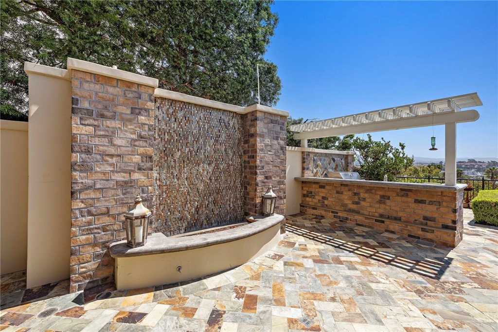 Backyard water feature - 108 Kings Place, Newport Beach CA 92663 - photo 59