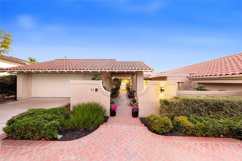 11 Montpellier 22, Newport Beach, CA 92660
