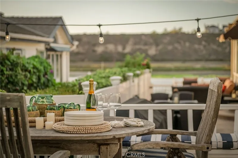 11 Saratoga, Newport Beach