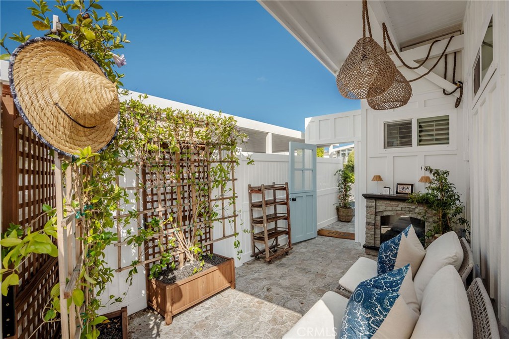 11 Saratoga, Newport Beach CA 92660 - photo 4
