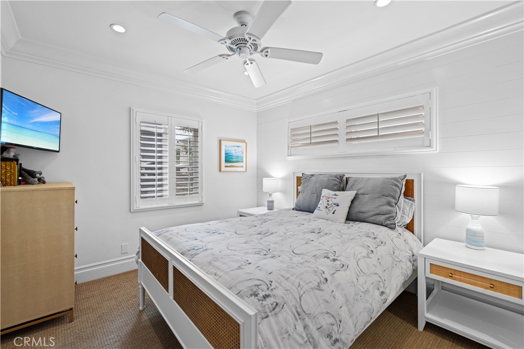 guest bedroom 1 - 110 Pearl Avenue, Newport Beach CA 92662 - photo 10