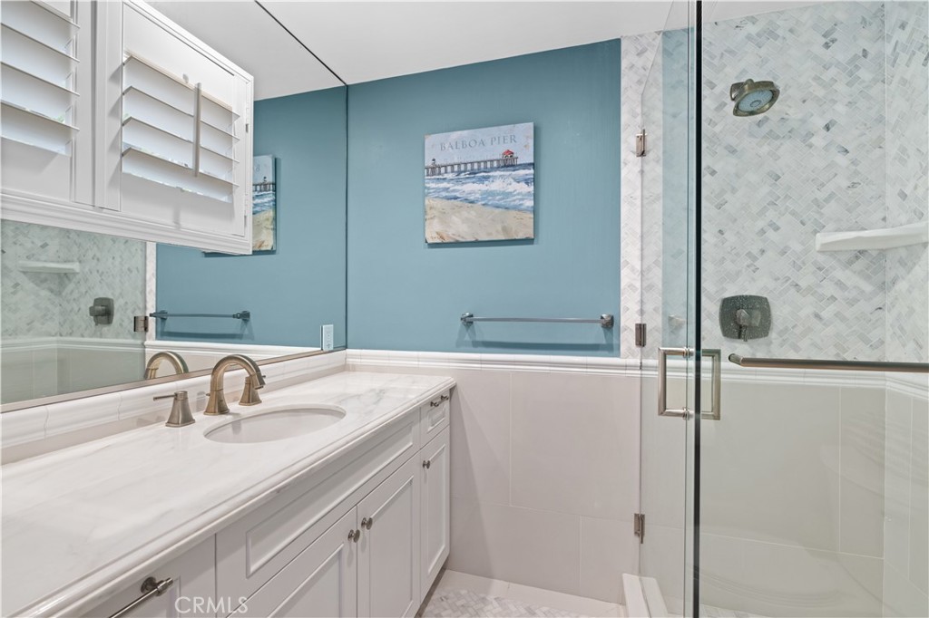guest bath 1 - 110 Pearl Avenue, Newport Beach CA 92662 - photo 11