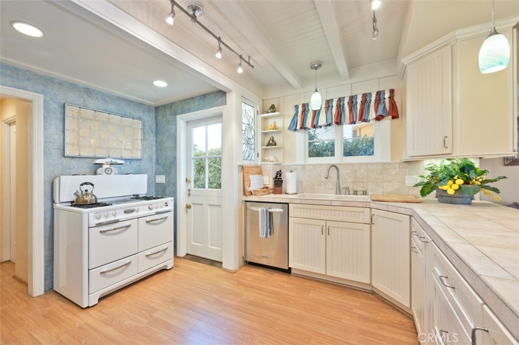 1128 E Balboa, Newport Beach CA 92661 - photo 14